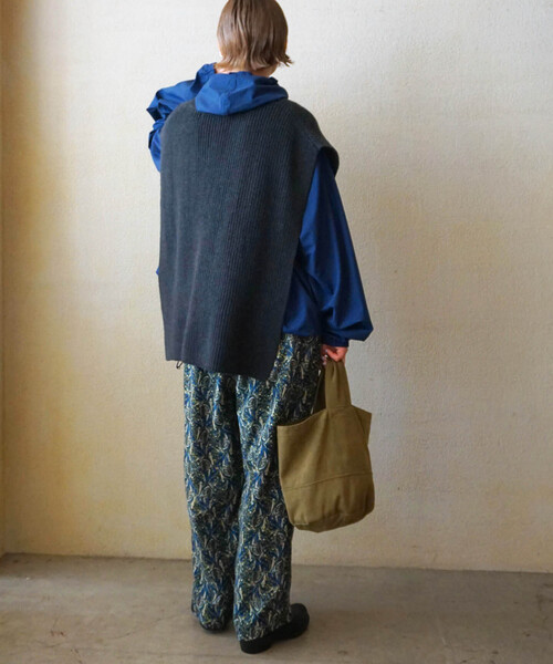 JOURNAL STANDARD LUXE（ジャーナルスタンダード　ラックス）の「Nylon Anorak パーカー（マウンテンパーカー・レディース・アイボリー/コバルトブルー・FREE）」の6枚目の写真