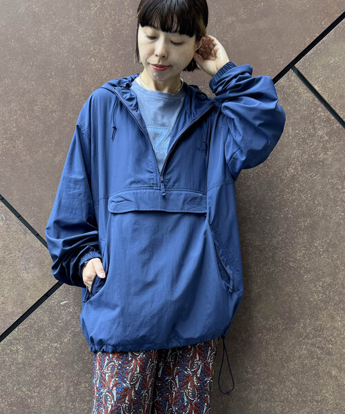 JOURNAL STANDARD LUXE（ジャーナルスタンダード　ラックス）の「Nylon Anorak パーカー（マウンテンパーカー・レディース・アイボリー/コバルトブルー・FREE）」の7枚目の写真
