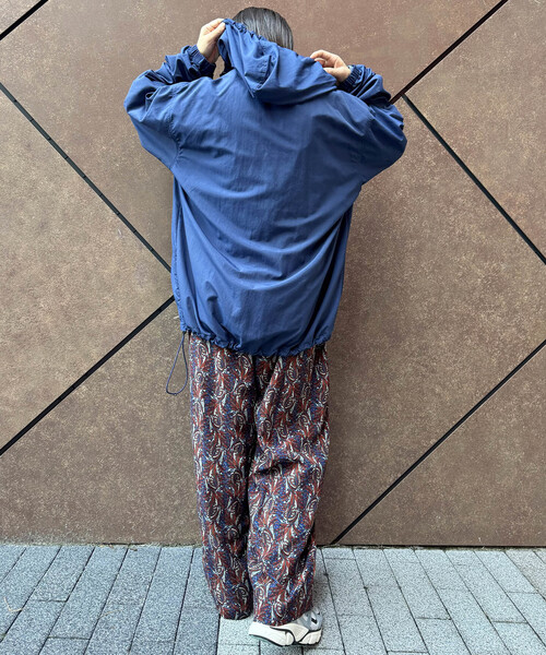 JOURNAL STANDARD LUXE（ジャーナルスタンダード　ラックス）の「Nylon Anorak パーカー（マウンテンパーカー・レディース・アイボリー/コバルトブルー・FREE）」の9枚目の写真