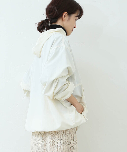 JOURNAL STANDARD LUXE（ジャーナルスタンダード　ラックス）の「Nylon Anorak パーカー（マウンテンパーカー・レディース・アイボリー/コバルトブルー・FREE）」の15枚目の写真