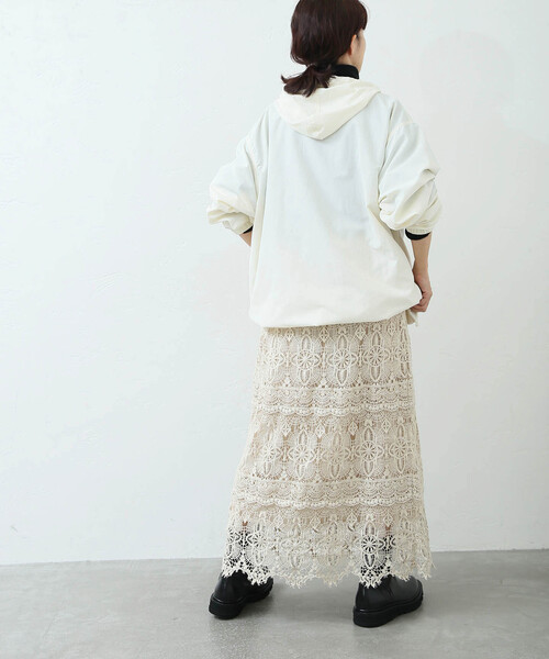 JOURNAL STANDARD LUXE（ジャーナルスタンダード　ラックス）の「Nylon Anorak パーカー（マウンテンパーカー・レディース・アイボリー/コバルトブルー・FREE）」の16枚目の写真