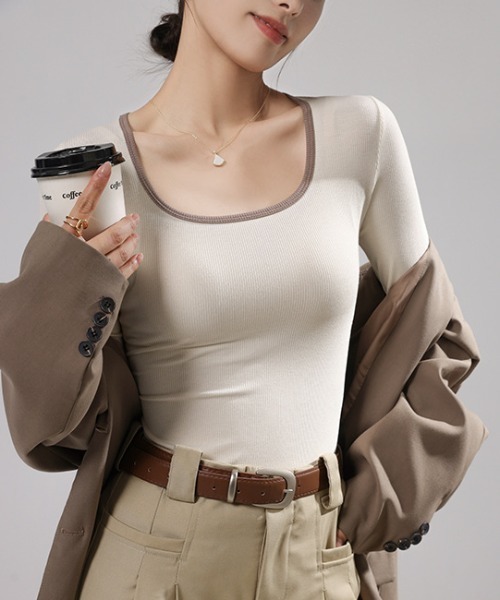 Coo+i(クーイ)の「配色ラインスクエアネック長袖スリムカットソー(Tシャツ/カットソー・レディース・ベージュ/ブラック・FREE)」の6枚目の写真