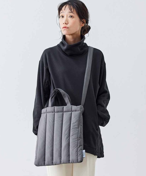 Live in comfort(リブインコンフォート)の「リブ イン コンフォート 軽やかに手ぶらでお出かけ!ふかふかキルティングショルダーバッグ(ショルダーバッグ・レディース・オレンジ/ピンク/ブラック/アイボリー/グレー・ONE SIZE)」の3枚目の写真
