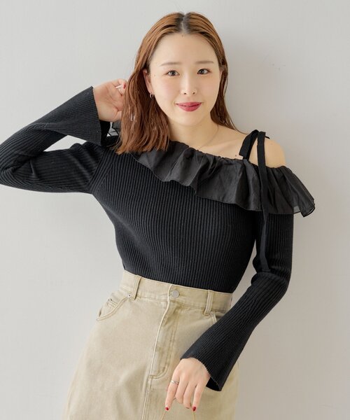 Chico（チコ）の「フリルデザインワンショルリブニット（ニット