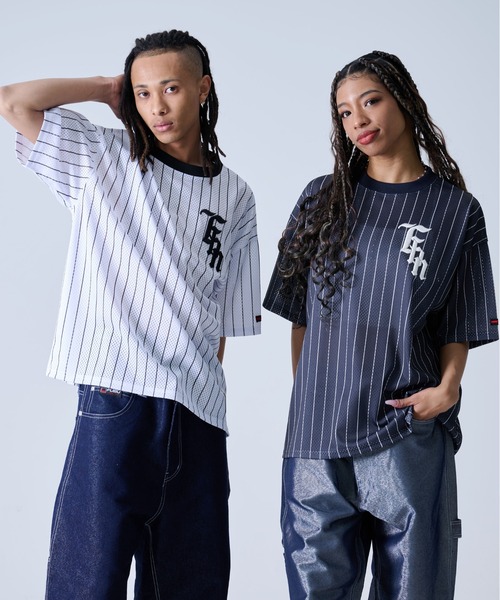 FUBU（ フブ）の「FUBU フブ ブランド ロゴ 刺繍 アメカジ メッシュ ストライプ クルーネック 半袖 Tシャツ ティーシャツ（Tシャツ/カットソー・メンズ・ホワイト/ネイビー/ブラック・L/XL/XXL/M）」の4枚目の写真