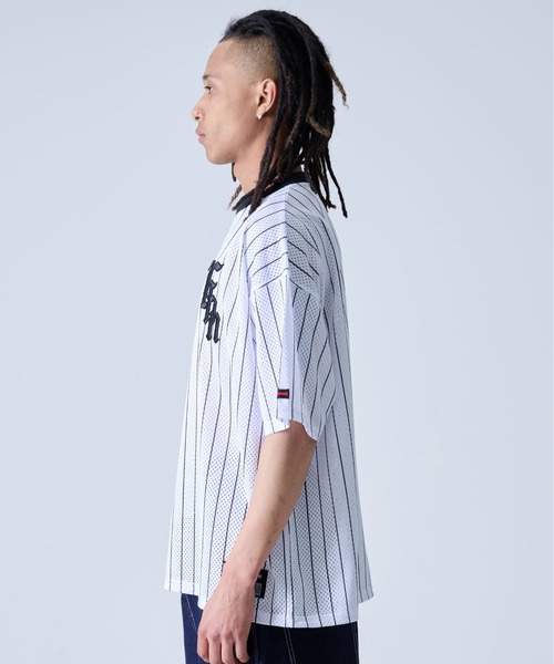 FUBU（ フブ）の「FUBU フブ ブランド ロゴ 刺繍 アメカジ メッシュ ストライプ クルーネック 半袖 Tシャツ ティーシャツ（Tシャツ/カットソー・メンズ・ホワイト/ネイビー/ブラック・L/XL/XXL/M）」の7枚目の写真