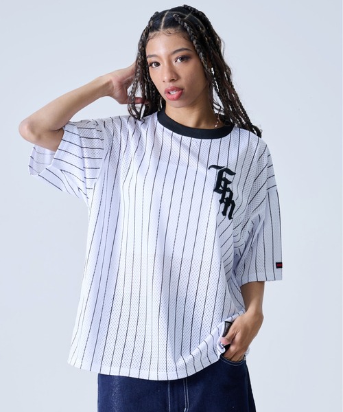 FUBU（ フブ）の「FUBU フブ ブランド ロゴ 刺繍 アメカジ メッシュ ストライプ クルーネック 半袖 Tシャツ ティーシャツ（Tシャツ/カットソー・メンズ・ホワイト/ネイビー/ブラック・L/XL/XXL/M）」の10枚目の写真