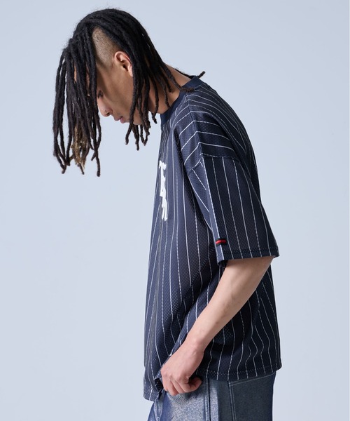 FUBU（ フブ）の「FUBU フブ ブランド ロゴ 刺繍 アメカジ メッシュ ストライプ クルーネック 半袖 Tシャツ ティーシャツ（Tシャツ/カットソー・メンズ・ホワイト/ネイビー/ブラック・L/XL/XXL/M）」の19枚目の写真