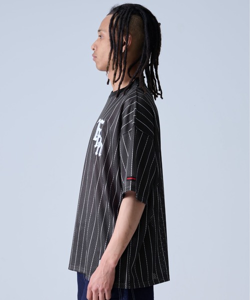 FUBU（ フブ）の「FUBU フブ ブランド ロゴ 刺繍 アメカジ メッシュ ストライプ クルーネック 半袖 Tシャツ ティーシャツ（Tシャツ/カットソー・メンズ・ホワイト/ネイビー/ブラック・L/XL/XXL/M）」の13枚目の写真