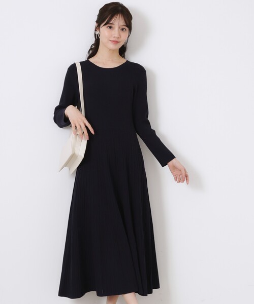 couture brooch（クチュールブローチ）の「【上品な落ち感・美シルエット】アイレットリブデザインニットワンピース（ワンピース・レディース・ネイビー/ベビーピンク/ライトグレー・36/42/38）」の3枚目の写真