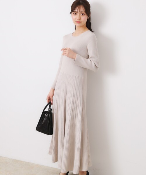 couture brooch（クチュールブローチ）の「【上品な落ち感・美シルエット】アイレットリブデザインニットワンピース（ワンピース・レディース・ネイビー/ベビーピンク/ライトグレー・36/42/38）」の2枚目の写真