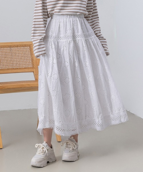 DAY CLOSET(デイ クローゼット)の「レディース ふんわりパンチングレースフレアスカート(スカート・レディース・ブラック/アイボリー/ホワイト・FREE)」の4枚目の写真