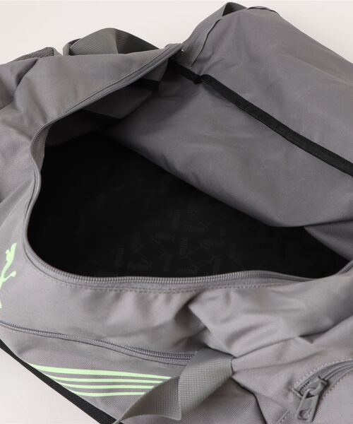 PUMA(プーマ)の「《PUMA》PUMA FUNDAMENTAL ミディアム スポーツ バッグ(ドラムバッグ・メンズ・グレー/ブラック/ダークオリーブ・フリー)」の5枚目の写真