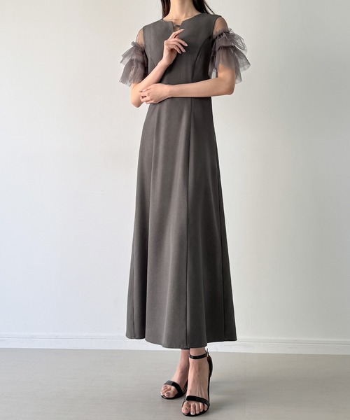 junoah(ジュノア)の「チュールフリル半袖セミフレアワンピース(薄手、裏地なし)(ワンピース・レディース・ブラック/グレイッシュベージュ/チャコール・SMALL/MEDIUM/LARGE)」の2枚目の写真