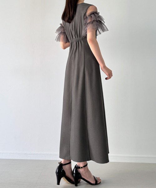 junoah(ジュノア)の「チュールフリル半袖セミフレアワンピース(薄手、裏地なし)(ワンピース・レディース・ブラック/グレイッシュベージュ/チャコール・SMALL/MEDIUM/LARGE)」の14枚目の写真