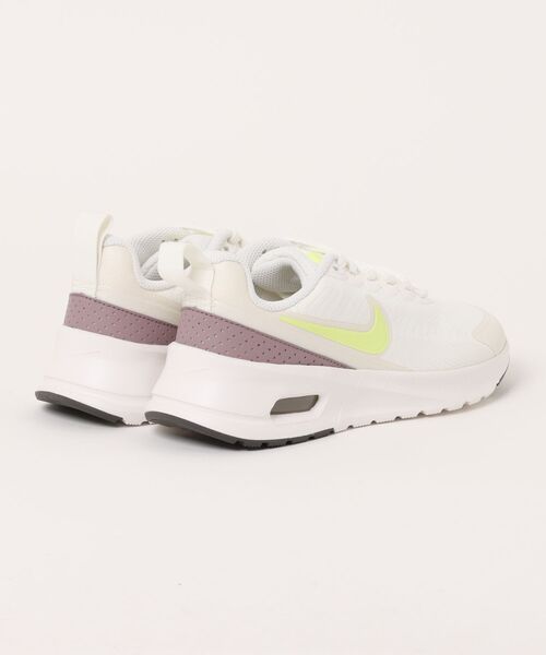 NIKE（ナイキ）の「《NIKE》W NIKE AIR MAX NUAXIS（スニーカー・レディース・ベージュ系その他・25.0cm/24.5cm/24.0cm/23.5cm/23.0cm/22.5cm）」の2枚目の写真