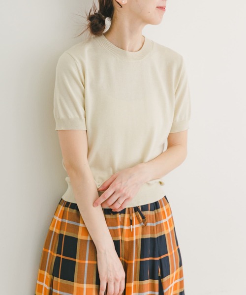 ITEMS URBANRESEARCH（アイテムズ アーバンリサーチ）の「コンパクト半袖ニット（ニット/セーター・レディース・ブラック/オフホワイト/オレンジ・FREE）」の16枚目の写真