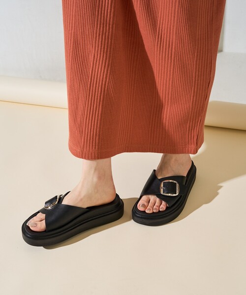 FREAK'S STORE（フリークスストア）の「限定展開　厚底ワンベルトサンダル[23.0cm～24.5cm展開]（サンダル・レディース・シルバー/ナチュラル/ブラック/ベージュ・23.5cm/24.5cm/23.0cm/24.0cm）」の5枚目の写真