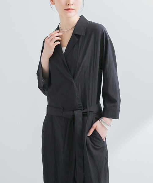 URBAN RESEARCH（アーバンリサーチ）の「『2サイズ展開』フロントタックジャンプスーツ（サロペット/オーバーオール・レディース・ブラック/チャコールグレー・38/40）」の3枚目の写真