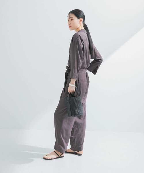 URBAN RESEARCH（アーバンリサーチ）の「『2サイズ展開』フロントタックジャンプスーツ（サロペット/オーバーオール・レディース・ブラック/チャコールグレー・38/40）」の20枚目の写真