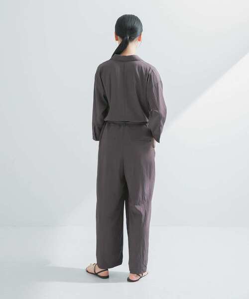 URBAN RESEARCH（アーバンリサーチ）の「『2サイズ展開』フロントタックジャンプスーツ（サロペット/オーバーオール・レディース・ブラック/チャコールグレー・38/40）」の22枚目の写真