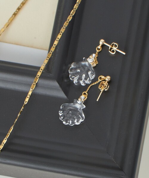 HARIO Lampwork Factory（ハリオランプワークファクトリー）の「【SHIPS別注】HARIO:シェル モチーフ ピアス（ピアス（両耳用）・レディース・ライトホワイト・ONE SIZE）」の5枚目の写真