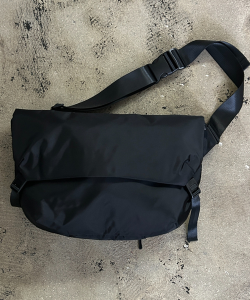 NOIR(ノワール)の「【NoiR/ノアール】ComCompass messenger N25002/メッセンジャーバッグ(メッセンジャーバッグ・メンズ・ブラック/ブラック系その他・フリー)」の8枚目の写真