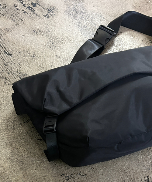 NOIR(ノワール)の「【NoiR/ノアール】ComCompass messenger N25002/メッセンジャーバッグ(メッセンジャーバッグ・メンズ・ブラック/ブラック系その他・フリー)」の9枚目の写真