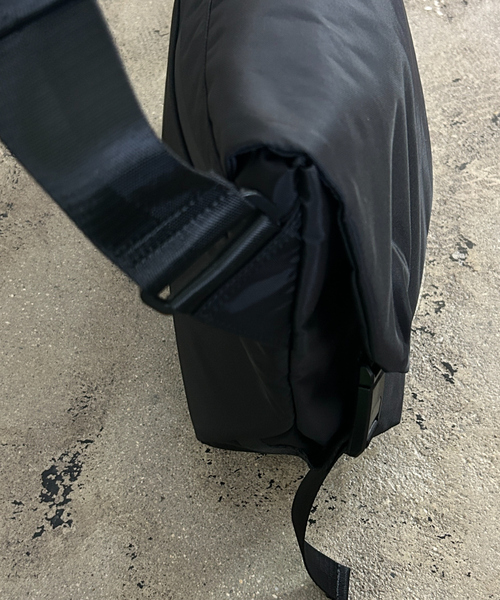 NOIR(ノワール)の「【NoiR/ノアール】ComCompass messenger N25002/メッセンジャーバッグ(メッセンジャーバッグ・メンズ・ブラック/ブラック系その他・フリー)」の14枚目の写真