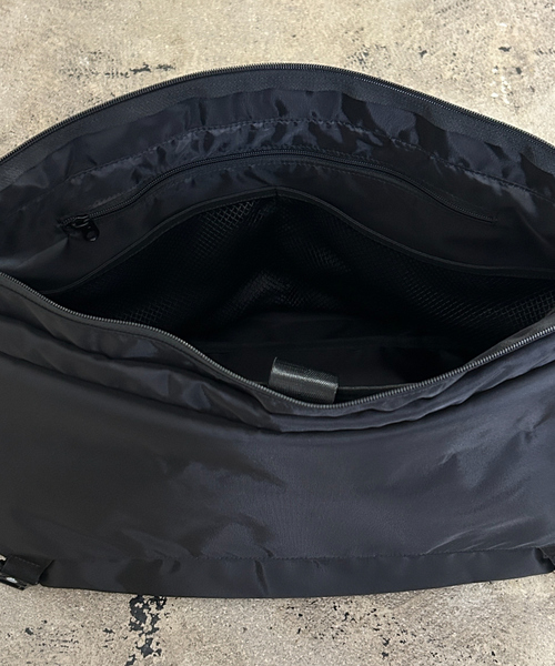 NOIR(ノワール)の「【NoiR/ノアール】ComCompass messenger N25002/メッセンジャーバッグ(メッセンジャーバッグ・メンズ・ブラック/ブラック系その他・フリー)」の19枚目の写真