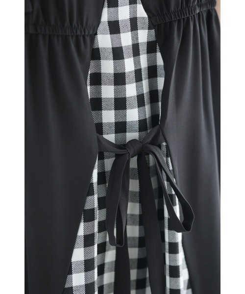 黒）後ろ姿に広がるギンガムチェック。重ね着風バックデザインロング