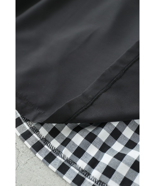 黒）後ろ姿に広がるギンガムチェック。重ね着風バックデザインロング