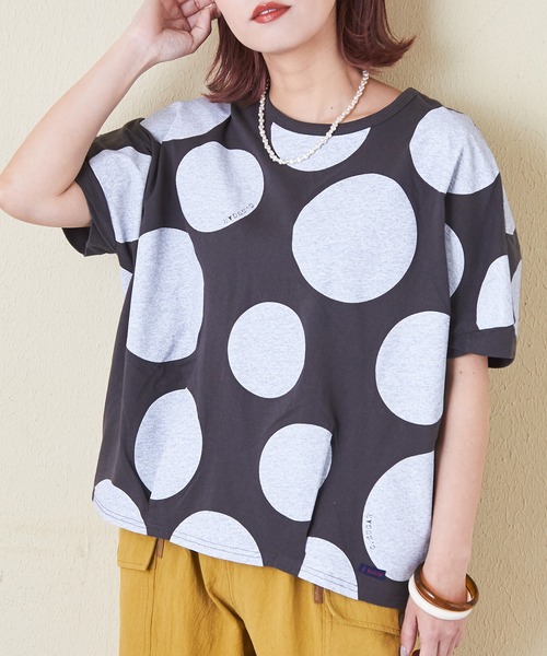 CUBE SUGAR(キューブシュガー)の「ドットプリント汗染み防止加工ドルマンTシャツ(Tシャツ/カットソー・レディース・ホワイト/マルチ/スミクロ/グレイッシュベージュ・M)」の1枚目の写真