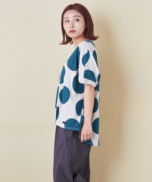 CUBE SUGAR(キューブシュガー)の「ドットプリント汗染み防止加工ドルマンTシャツ(Tシャツ/カットソー・レディース・ホワイト/マルチ/スミクロ/グレイッシュベージュ・M)」の15枚目の写真