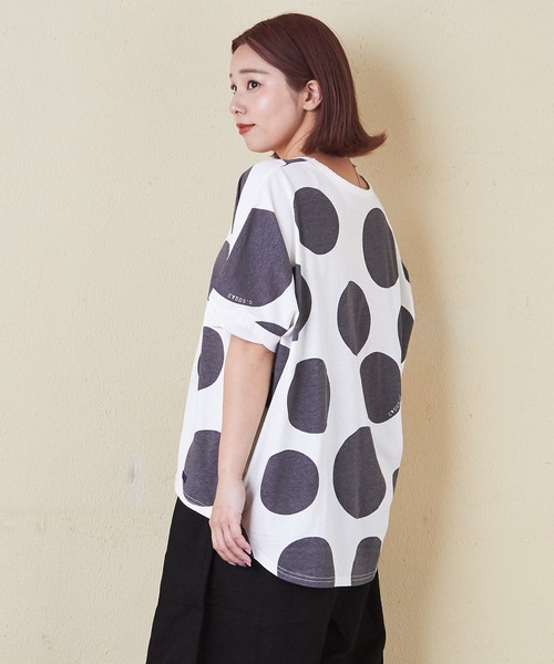 CUBE SUGAR(キューブシュガー)の「ドットプリント汗染み防止加工ドルマンTシャツ(Tシャツ/カットソー・レディース・ホワイト/マルチ/スミクロ/グレイッシュベージュ・M)」の5枚目の写真