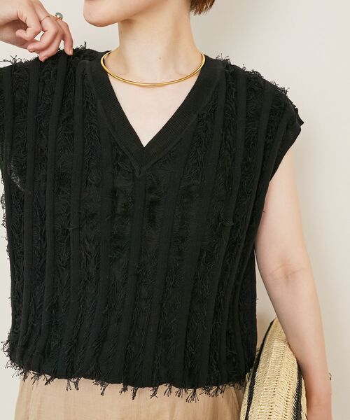 le.coeur blanc（ルクールブラン）の「《手洗い可能》フリンジVネックフレンチニット（ニット/セーター・レディース・ブラック/オフホワイト・38）」の2枚目の写真