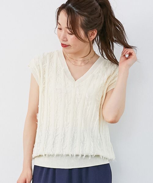 le.coeur blanc（ルクールブラン）の「《手洗い可能》フリンジVネックフレンチニット（ニット/セーター・レディース・ブラック/オフホワイト・38）」の6枚目の写真