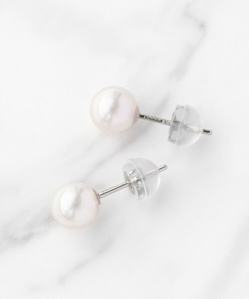 TOCCA(トッカ)の「PRECIOUS PEARL PIERCED EARRINGS プラチナ アコヤパール ピアス(ピアス(両耳用)・レディース・シルバー系・F)」の1枚目の写真