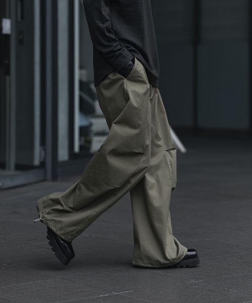 VEIN （ヴェイン）の「コットンモールスキン 3Dフィールド トラウザーズ / COTTON MOLESKIN 3D FILED TROUSERS（カーゴパンツ・メンズ・ブラック/カーキ・1/3/2）」の2枚目の写真