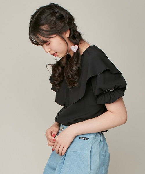 JENNI love（ジェニィラブ）の「ケープえりブラウス（シャツ/ブラウス・キッズ・サックスブルー/オフホワイト/ブラック・130cm/140cm/150cm/160cm）」の3枚目の写真