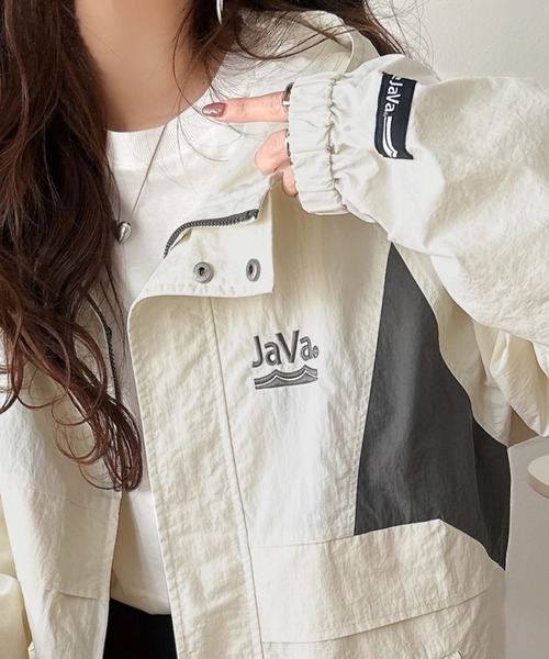 Java（ジャバ）の「《JaVaジャバコラボ》軽やかに魅せる、スポーティモード。サイド配色切替ナイロン100％パーカー（ナイロンジャケット・レディース・ネイビー×ホワイト/ブルー系その他/ホワイト系その他2/グレー系その他/ホワイト系その他/ホワイト×ネイビー・LARGE/X-LARGE/SMALL/MEDIUM）」の3枚目の写真