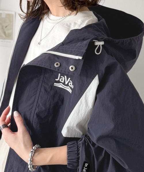 Java（ジャバ）の「《JaVaジャバコラボ》軽やかに魅せる、スポーティモード。サイド配色切替ナイロン100％パーカー（ナイロンジャケット・レディース・ネイビー×ホワイト/ブルー系その他/ホワイト系その他2/グレー系その他/ホワイト系その他/ホワイト×ネイビー・LARGE/X-LARGE/SMALL/MEDIUM）」の6枚目の写真