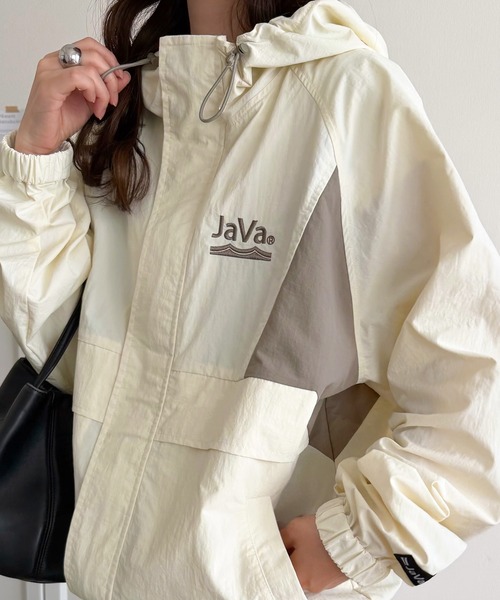 Java（ジャバ）の「《JaVaジャバコラボ》軽やかに魅せる、スポーティモード。サイド配色切替ナイロン100％パーカー（ナイロンジャケット・レディース・ネイビー×ホワイト/ブルー系その他/ホワイト系その他2/グレー系その他/ホワイト系その他/ホワイト×ネイビー・LARGE/X-LARGE/SMALL/MEDIUM）」の7枚目の写真