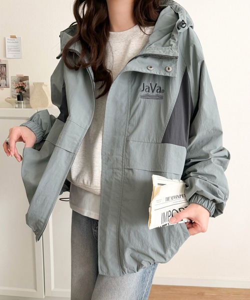 Java（ジャバ）の「《JaVaジャバコラボ》軽やかに魅せる、スポーティモード。サイド配色切替ナイロン100％パーカー（ナイロンジャケット・レディース・ネイビー×ホワイト/ブルー系その他/ホワイト系その他2/グレー系その他/ホワイト系その他/ホワイト×ネイビー・LARGE/X-LARGE/SMALL/MEDIUM）」の10枚目の写真