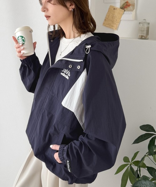 Java（ジャバ）の「《JaVaジャバコラボ》軽やかに魅せる、スポーティモード。サイド配色切替ナイロン100％パーカー（ナイロンジャケット・レディース・ネイビー×ホワイト/ブルー系その他/ホワイト系その他2/グレー系その他/ホワイト系その他/ホワイト×ネイビー・LARGE/X-LARGE/SMALL/MEDIUM）」の14枚目の写真