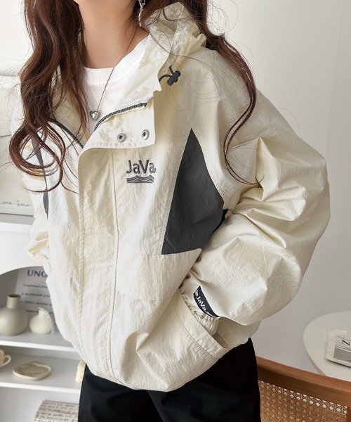 Java（ジャバ）の「《JaVaジャバコラボ》軽やかに魅せる、スポーティモード。サイド配色切替ナイロン100％パーカー（ナイロンジャケット・レディース・ネイビー×ホワイト/ブルー系その他/ホワイト系その他2/グレー系その他/ホワイト系その他/ホワイト×ネイビー・LARGE/X-LARGE/SMALL/MEDIUM）」の16枚目の写真