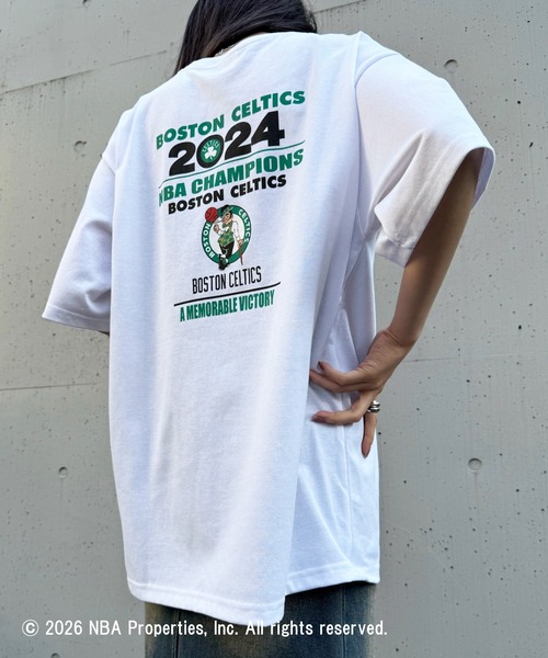 NBA(エヌビーエー)の「【NBA】NBA CHAMPIONS TEAM PRINT Tee(Tシャツ/カットソー・レディース・ブラック系その他3/ブラック系その他2/ホワイト系その他2/ホワイト系1/ブラック系1/ホワイト系その他3・M/S/XL/L)」の2枚目の写真