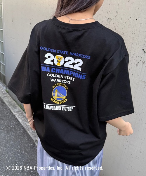 NBA(エヌビーエー)の「【NBA】NBA CHAMPIONS TEAM PRINT Tee(Tシャツ/カットソー・レディース・ブラック系その他3/ブラック系その他2/ホワイト系その他2/ホワイト系1/ブラック系1/ホワイト系その他3・M/S/XL/L)」の12枚目の写真