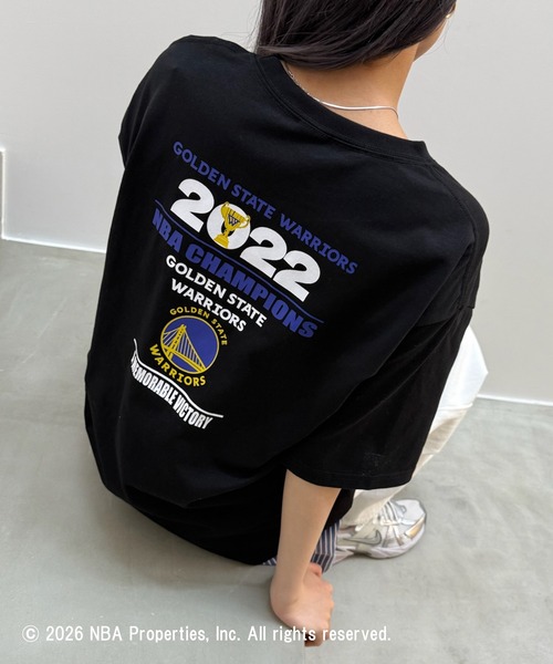 NBA(エヌビーエー)の「【NBA】NBA CHAMPIONS TEAM PRINT Tee(Tシャツ/カットソー・レディース・ブラック系その他3/ブラック系その他2/ホワイト系その他2/ホワイト系1/ブラック系1/ホワイト系その他3・M/S/XL/L)」の11枚目の写真