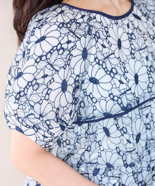 Chesty(チェスティー)の「フラワー刺繍フレアブラウス(シャツ/ブラウス・レディース・ピンク/ネイビー/イエロー・0/1)」の6枚目の写真